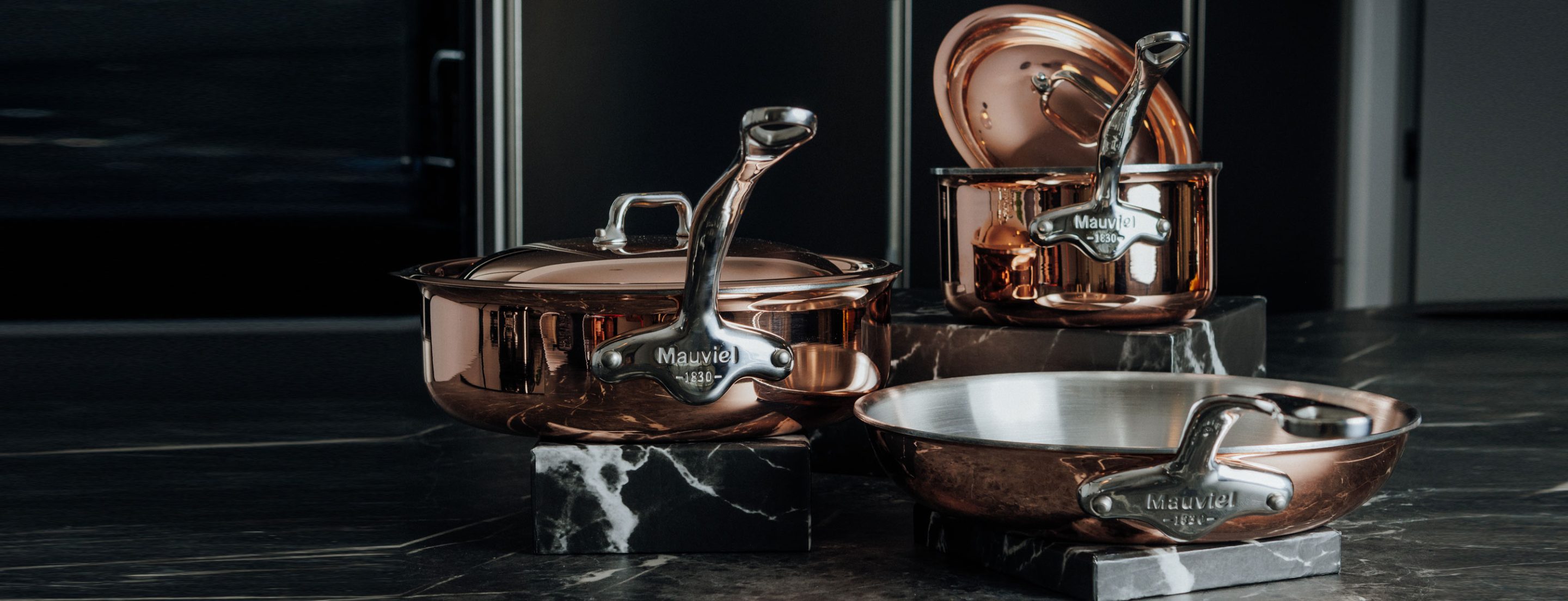 The induction kitchen 1 Mauviel M6 S copper on an induction hob